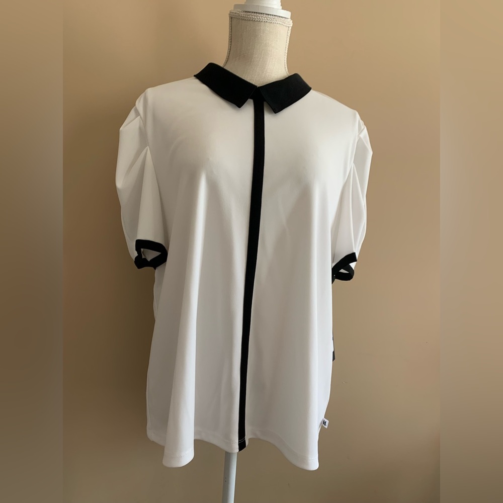 Black and White Shirt with Peter Pan Collar XL